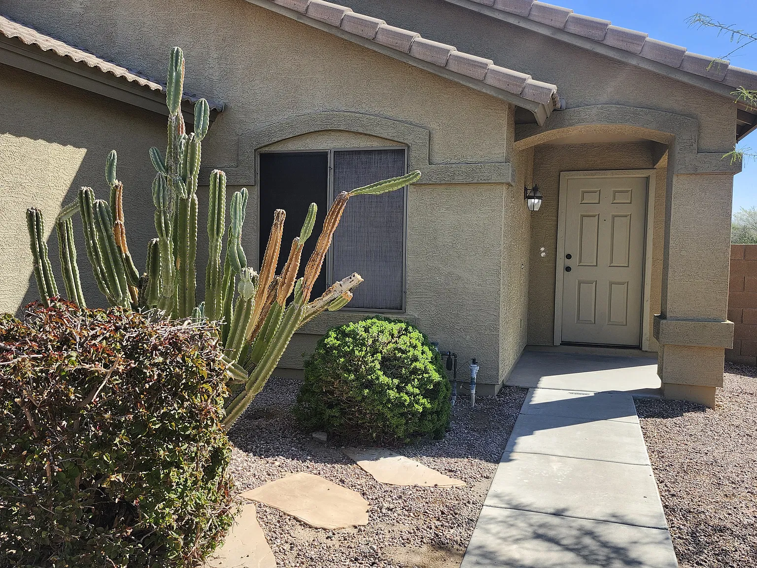 3 bed, 1599 sqft, $2,150 — Photo 2