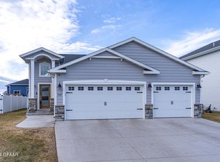 947 Cedar Burls Dr, Grand Forks, ND 58201