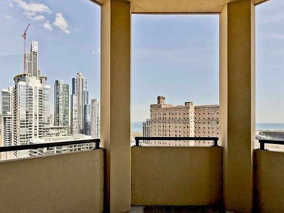 3rd image of 1464 S Michigan Ave APT 1901
