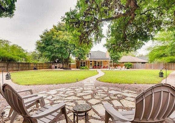 Spacious backyard