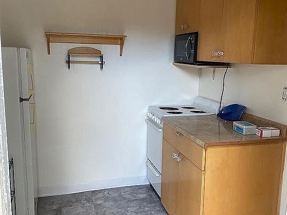 2nd image of 2340 Carlton Ave