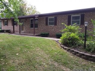 6300 Pierce Ln, Godfrey, IL 62035