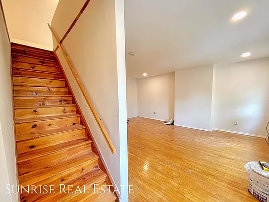 Rented by Sunrise Real Estate | media 38