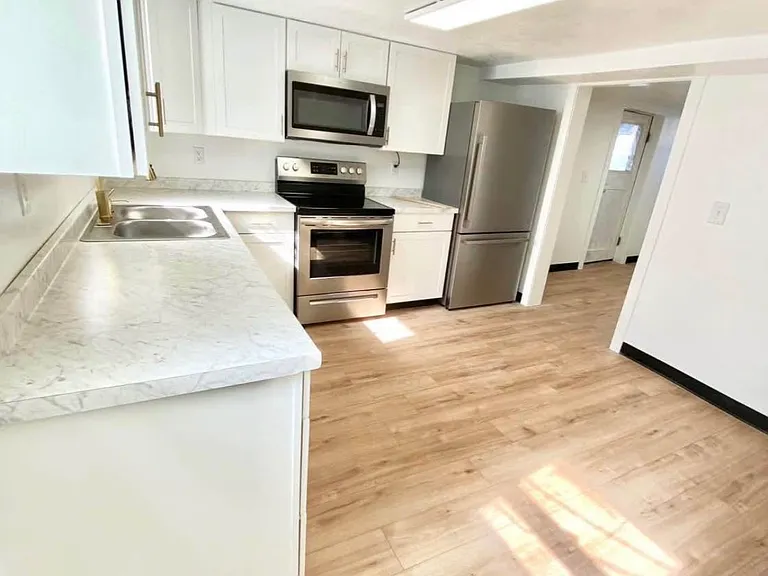 76 W 400 N — Photo 2