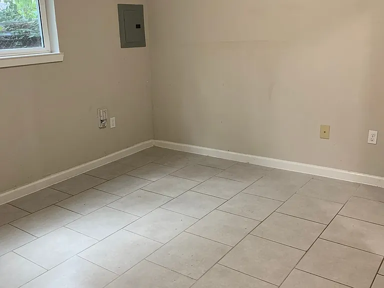 6519 Sloan St #4 — Photo 10
