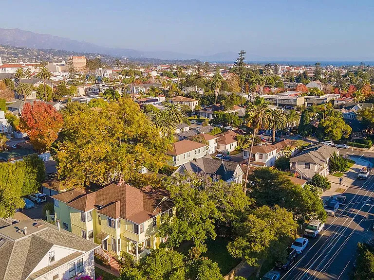 Areal view (yellow house)