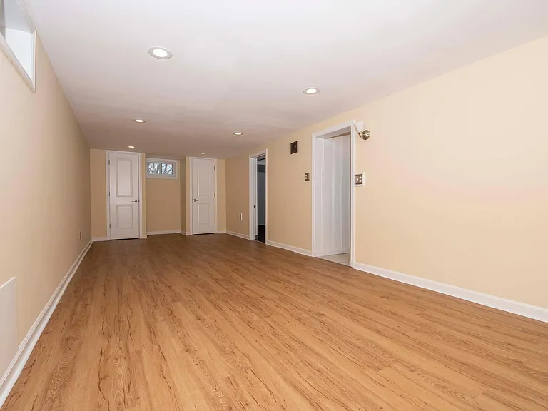 267 Hoover Ave — Photo 23
