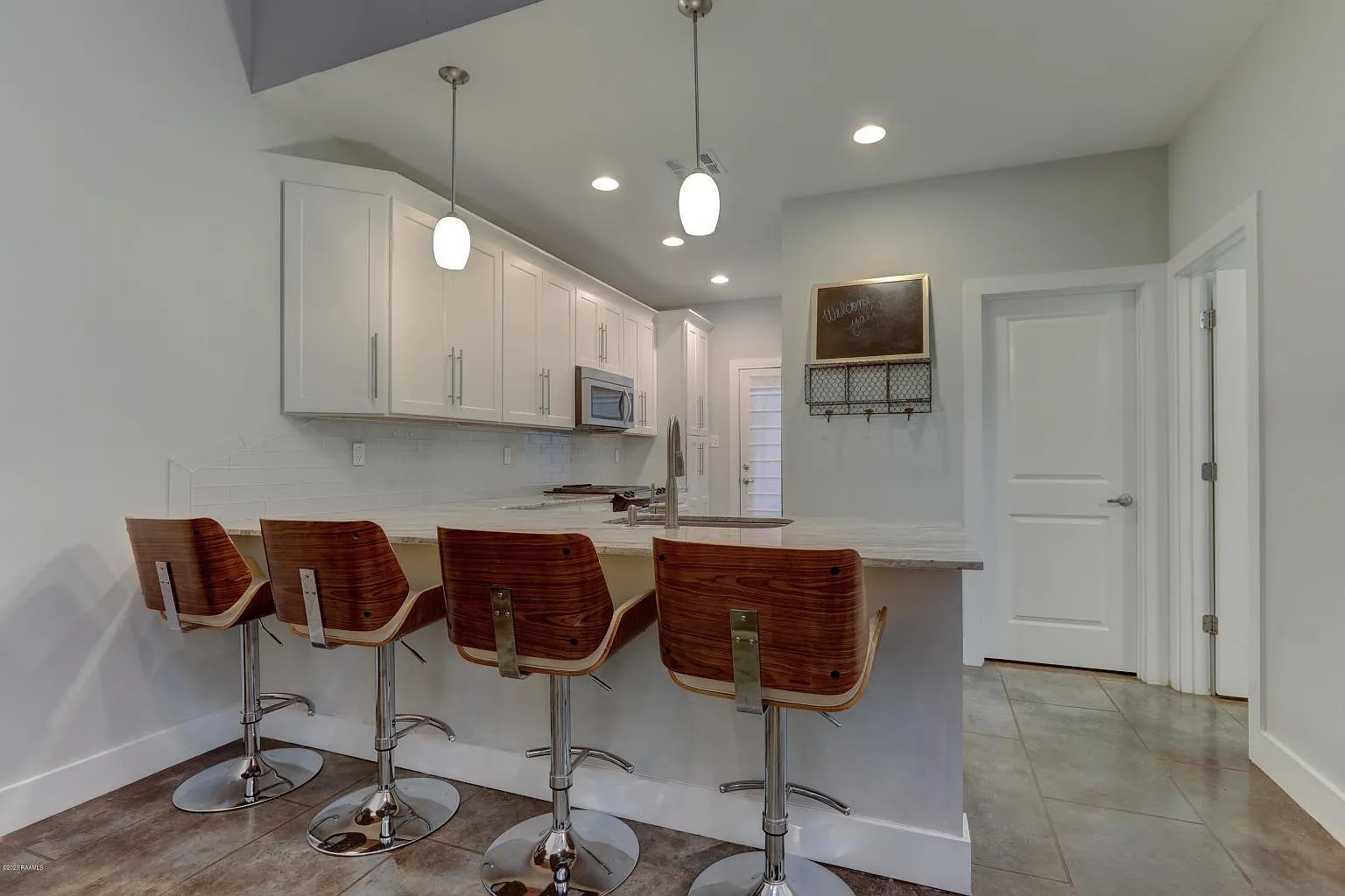 204 Highland Oaks Ln — Photo 3