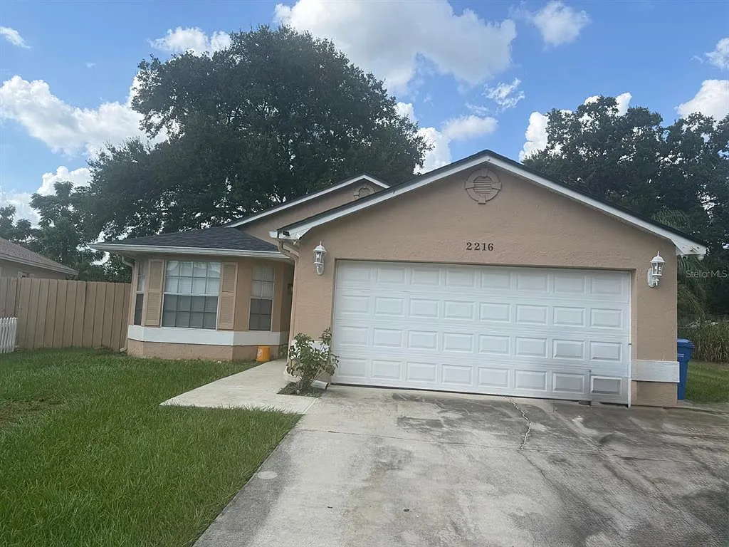 3 bed, 2.0 bath, 1199 sqft, $2,600 — Photo 1