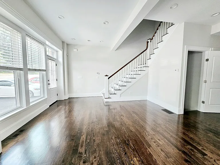 2044 Beacon St #9 — Photo 6