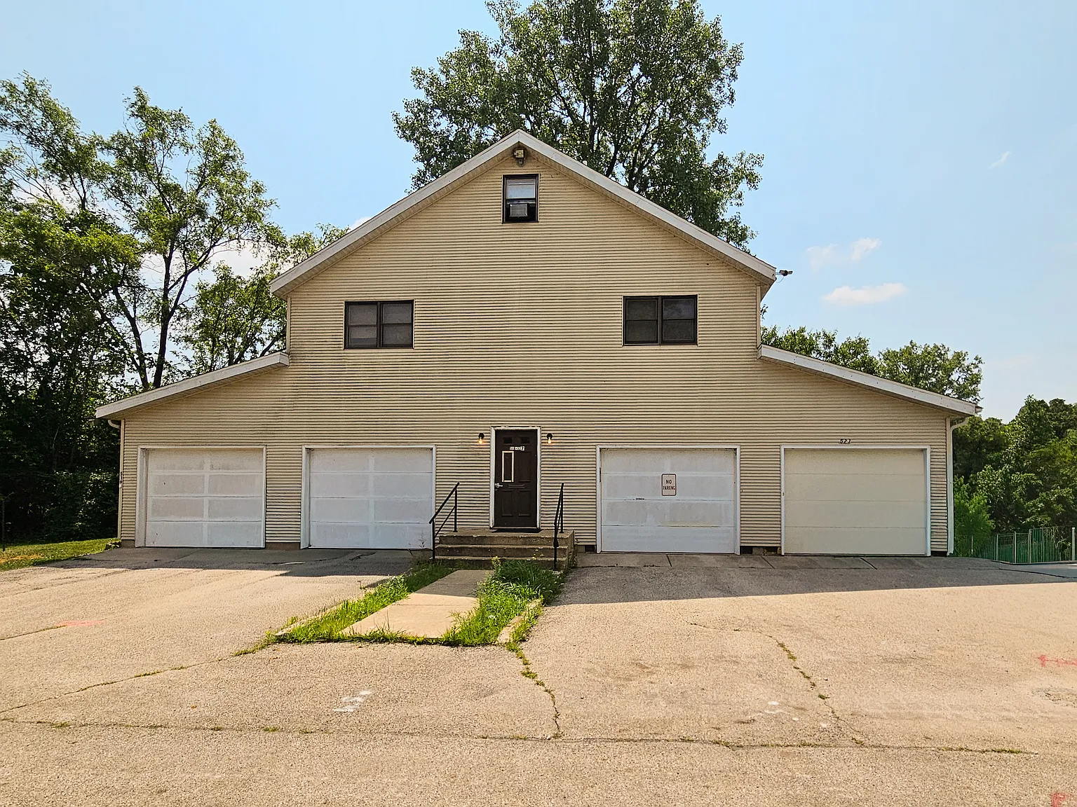 2 bed, 1000 sqft, $1,299 — Photo 1