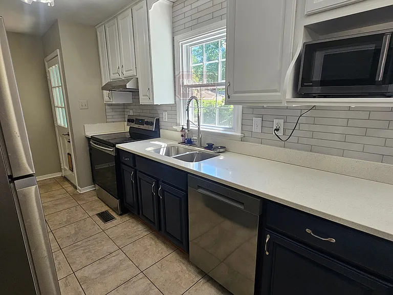 5305 Hill Dr — Photo 19