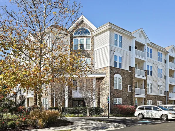 24701 Byrne Meadow Sq APT 403, Aldie, VA 20105
