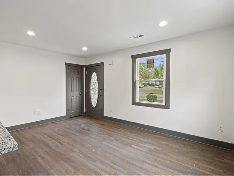 2713 Vance Ave — Photo 7