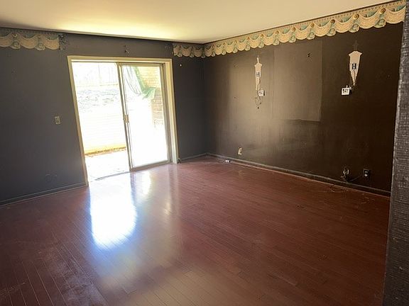4th image of 4425 Westlawn Dr APT B101