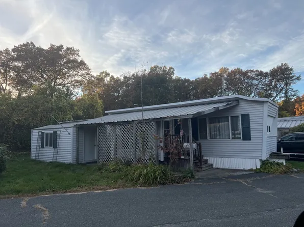 26 Lark Dr, Chicopee, MA 01020