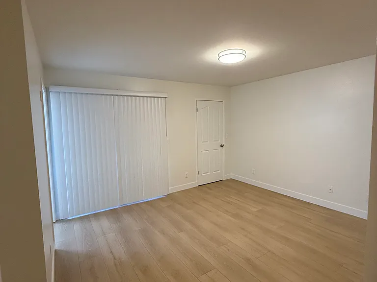 458 W Elk Ave #4 — Photo 7