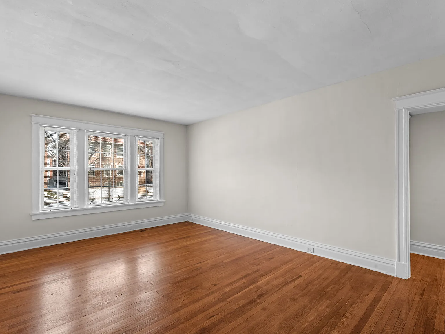 3 bed, 1600 sqft, $1,600 — Photo 4