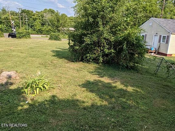 3rd image of 1616 Young Ave