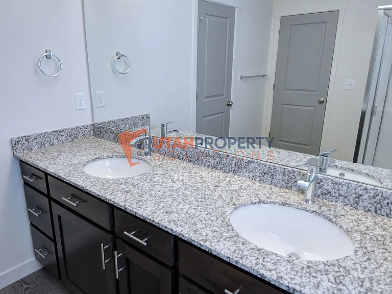 1058 W 360 S — Photo 18