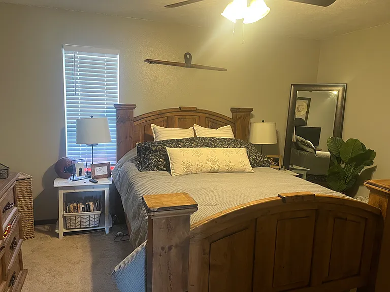 912 E Krayler Ave — Photo 5
