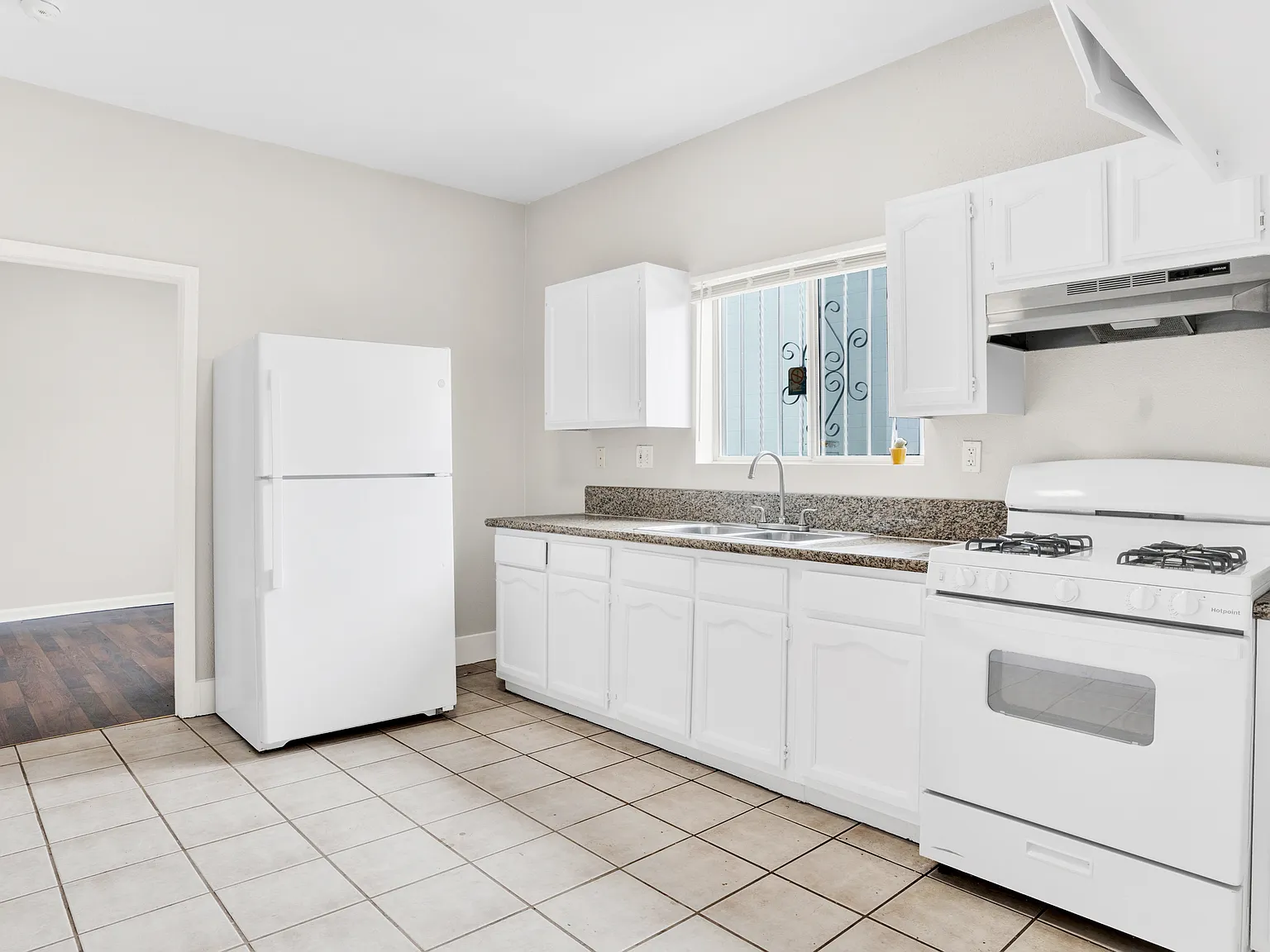 3 bed, $3,850 — Photo 4