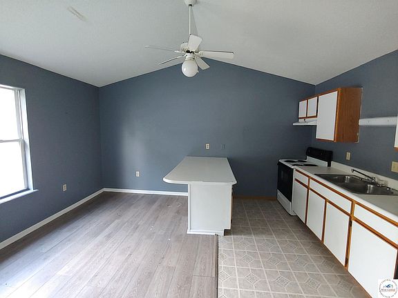 5th image of 400 S Walnut St