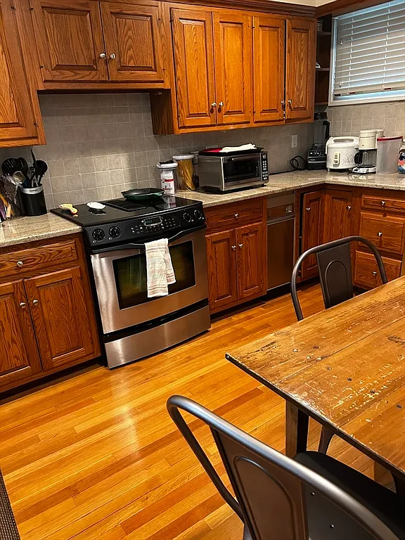 5 bed, 3.5 bath, 6000 sqft, $15,000 — Photo 4