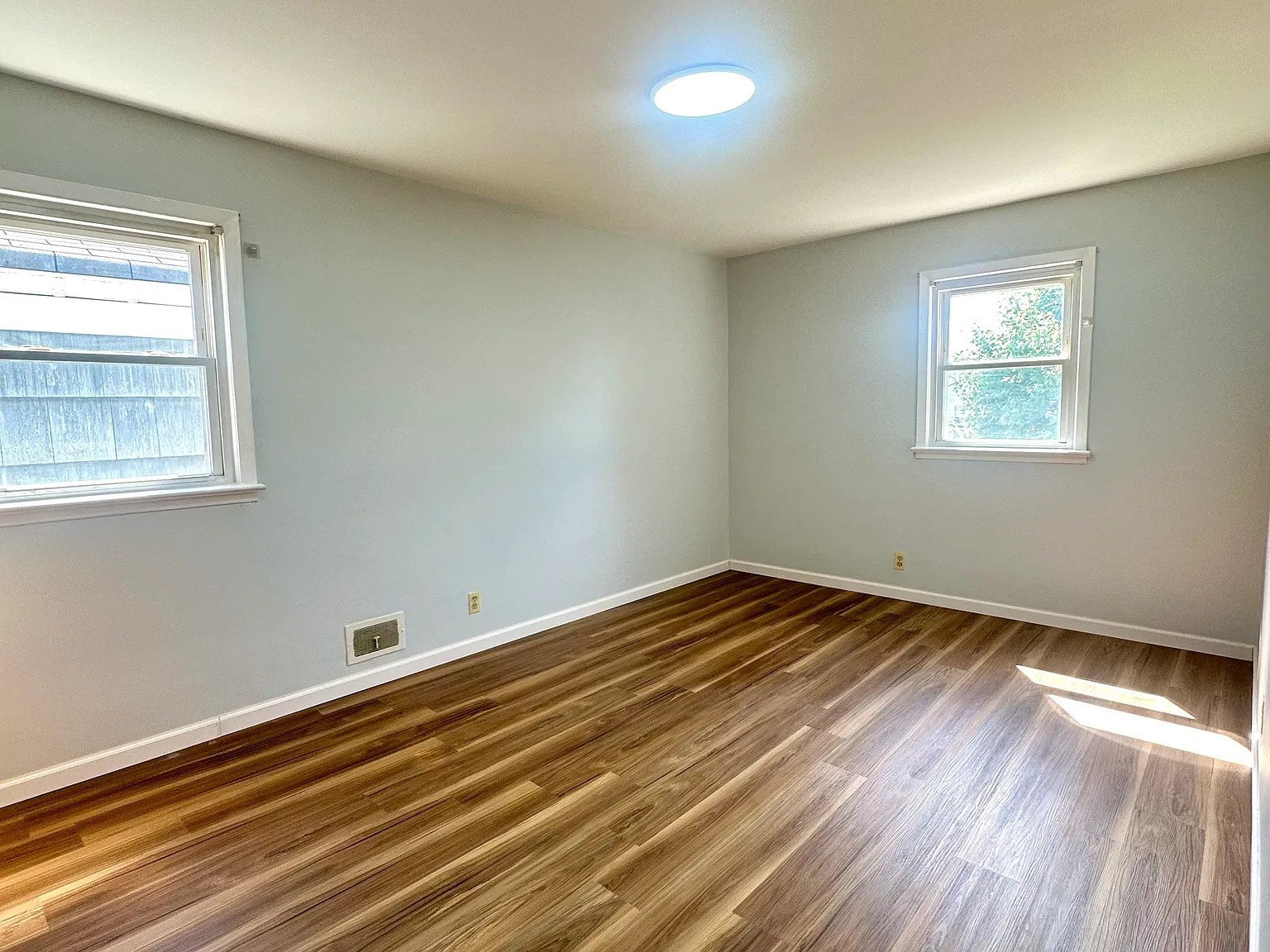 3 bed, 1300 sqft, $2,700 — Photo 3