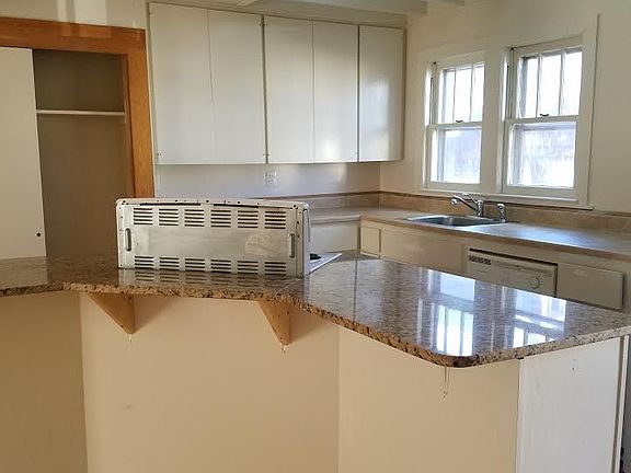 5th image of 301 Burnside Ave