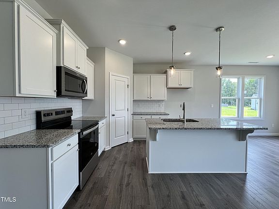 3rd image of 149 Danube Dr