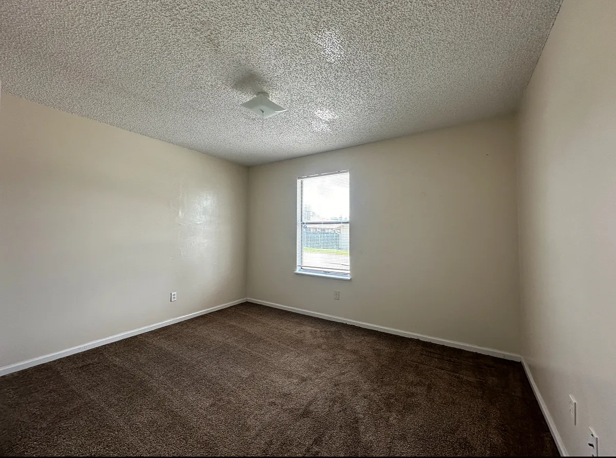 Building Photo - 1346 Independence Dr #B