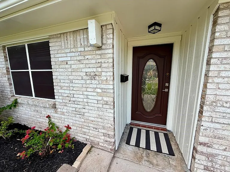 3428 Hickory Ln — Photo 2