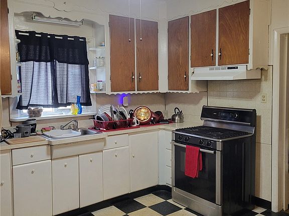 5th image of 248 McNaughton St