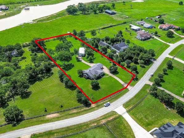 27644 Spring Hill Rd, Hempstead, TX 77445