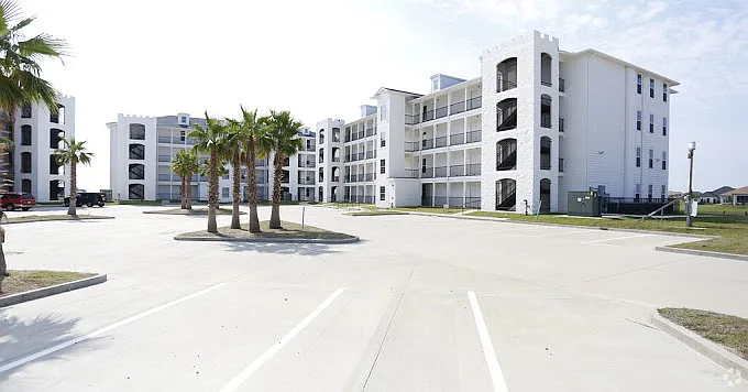 Lakeshore Condominium — Photo 2