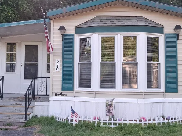 305 Turnpike St Trlr 230, South Easton, MA 02375