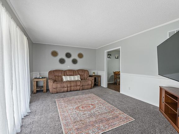 2nd image of 2736 W Lombard St