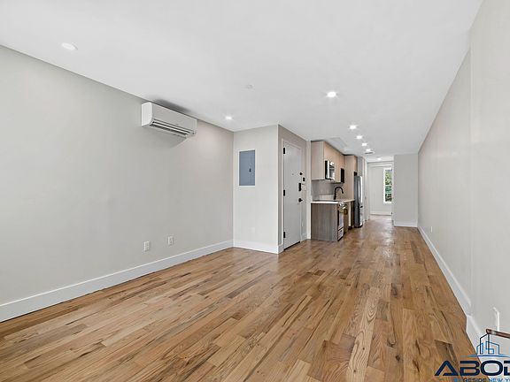 4th image of 244 Montrose Ave #2A