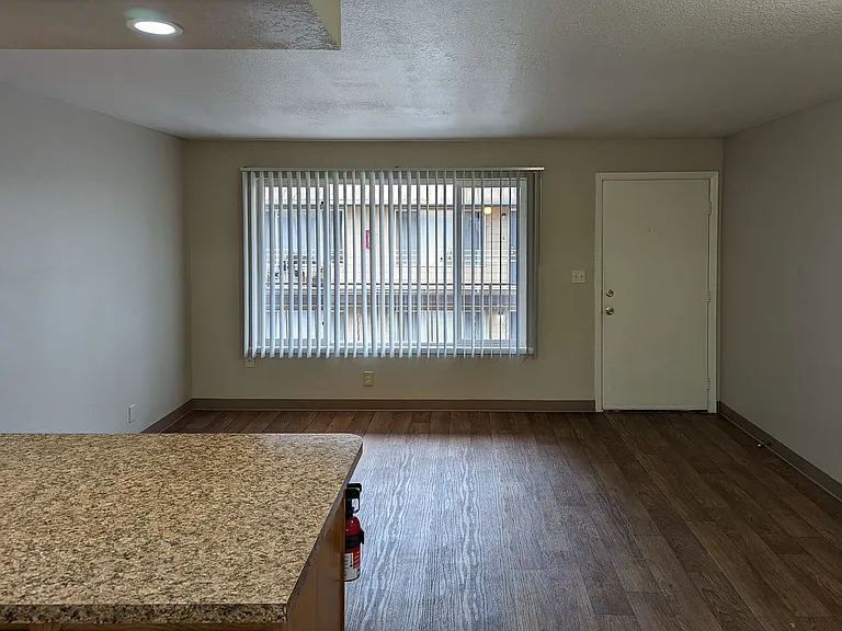 2855 Front 2865 St NE — Photo 27