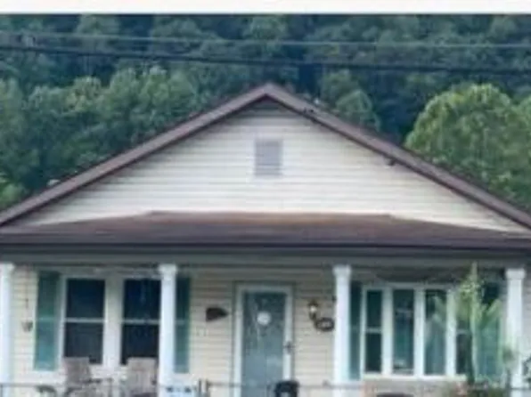 880 Jordan Dr, Costa, WV 25051
