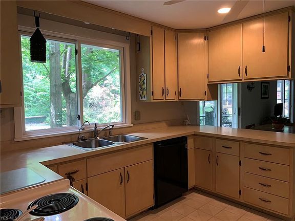 3rd image of 7690 Mary Ln