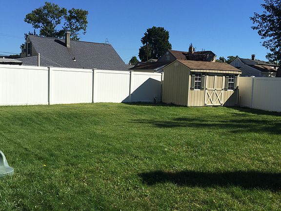 4th image of 36 Carlton Dr