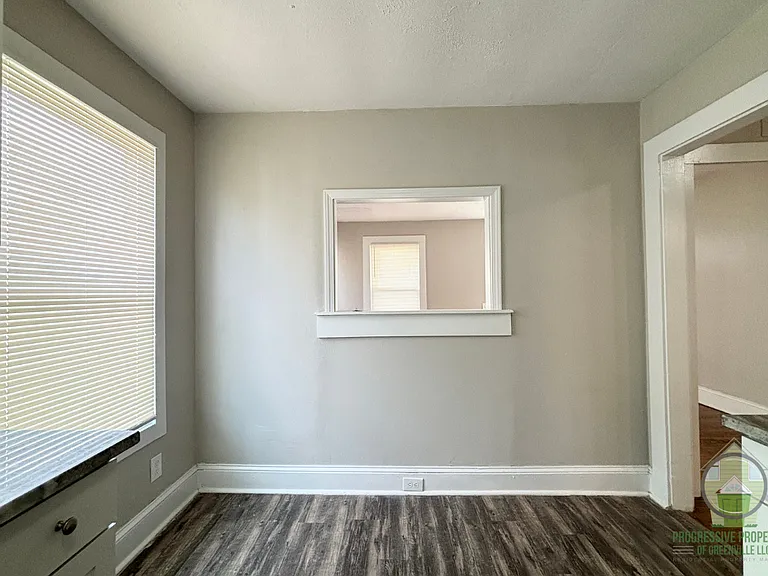 14 Crystal Ave — Photo 5