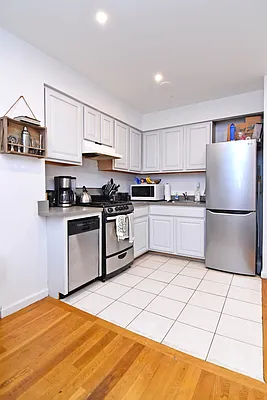 Rented by Ledvech Group | media 6