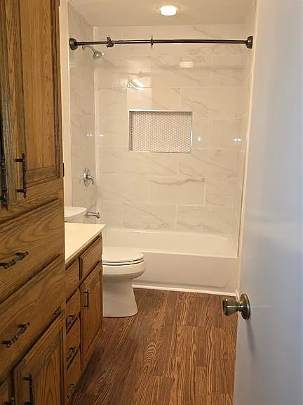 210 E Witt St — Photo 9