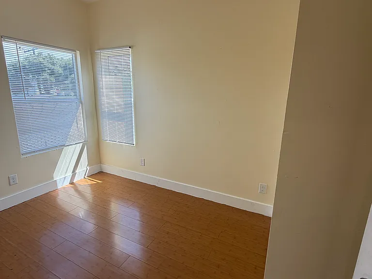 6600 S Hoover St — Photo 3