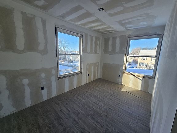 2nd image of 15 Buel St