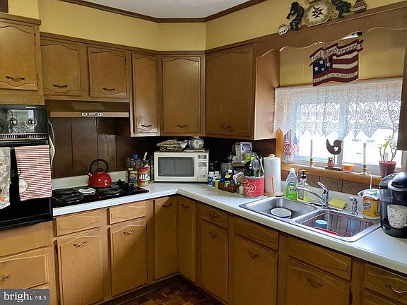 3rd image of 164 E Bacon St