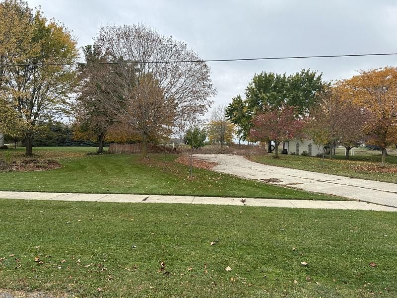 1st image of 322 S Outer Dr